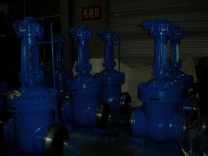 DIN 3352 PN100 DN400 Double wedge gate valves before paintin