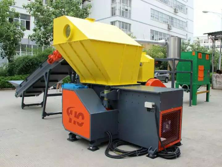 Resíduos sólidos urbanos para a linha de reciclagem de madeira-plástico enviado para a província de Guangdong